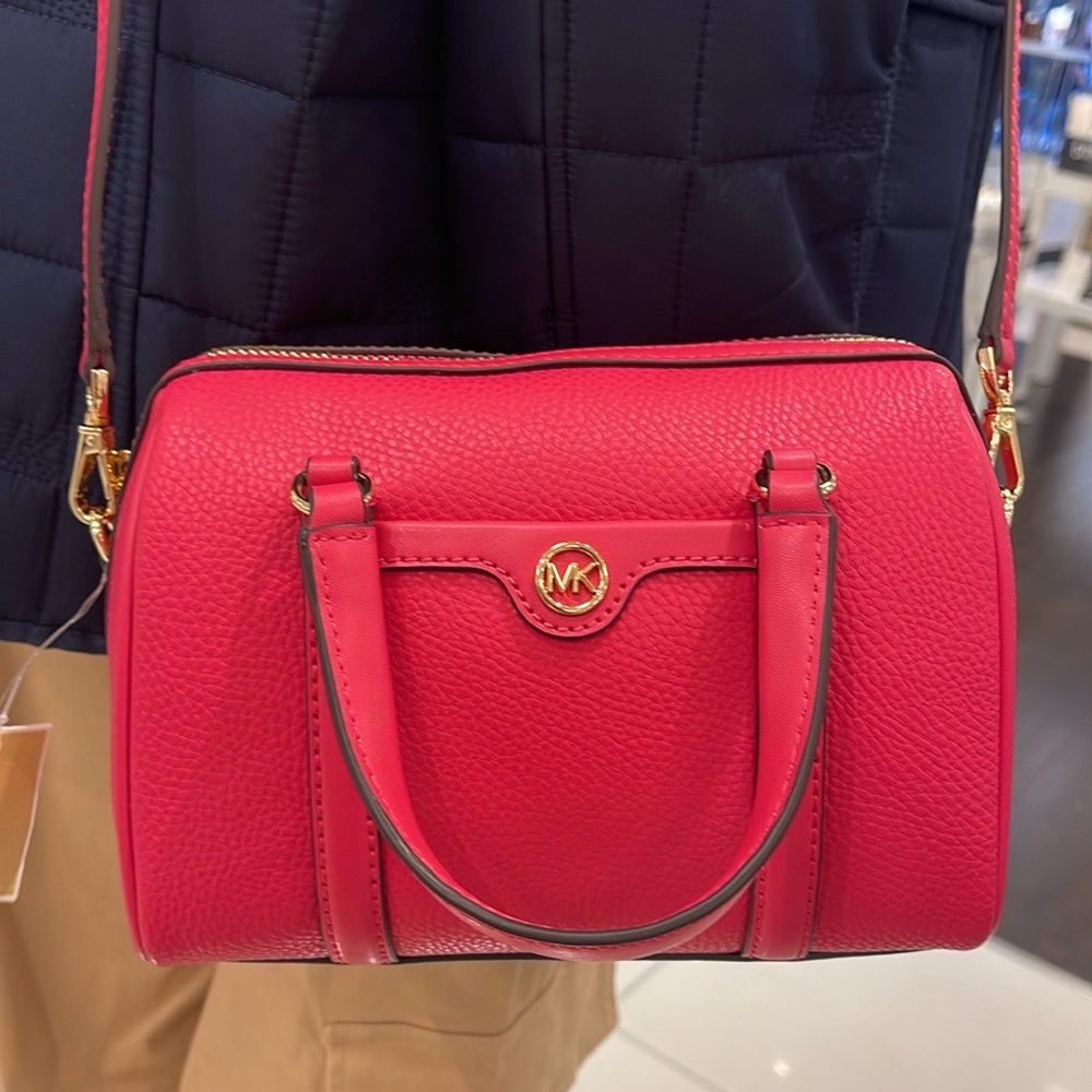 Michael Kors Travel Small Duffle Leather Crossbody Satchel Electric Pink
NWT - Picture 15 of 16